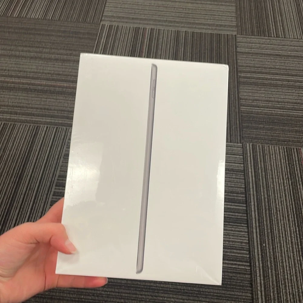 ipad gen 9 SEALED IN BOX